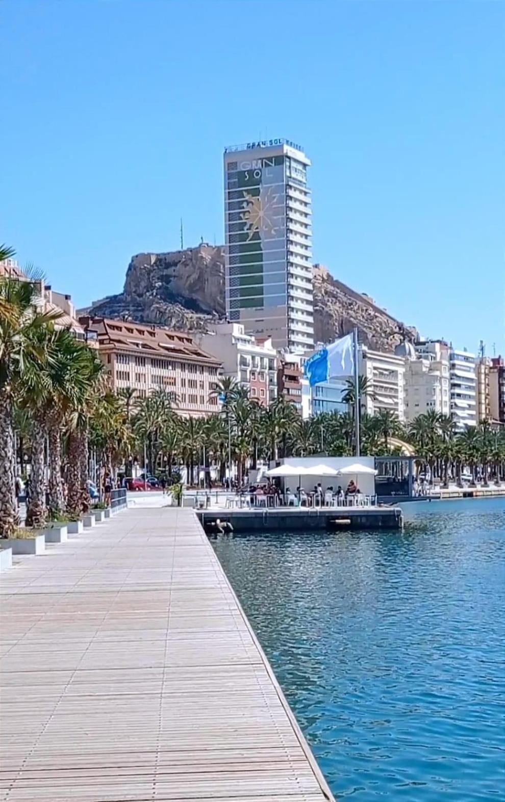 Gran Atico Con Terraza En El Centro De Alicante Exteriör bild